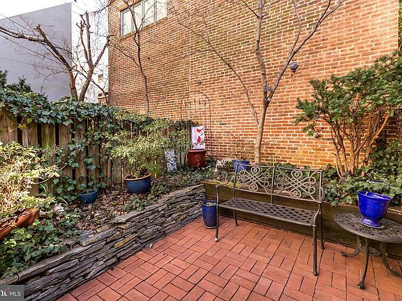 5th image of 121 E Montgomery St