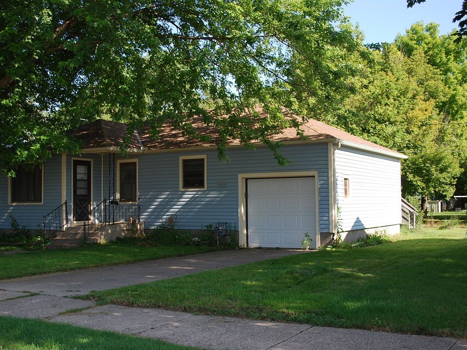 1st image of 443 E 10th St