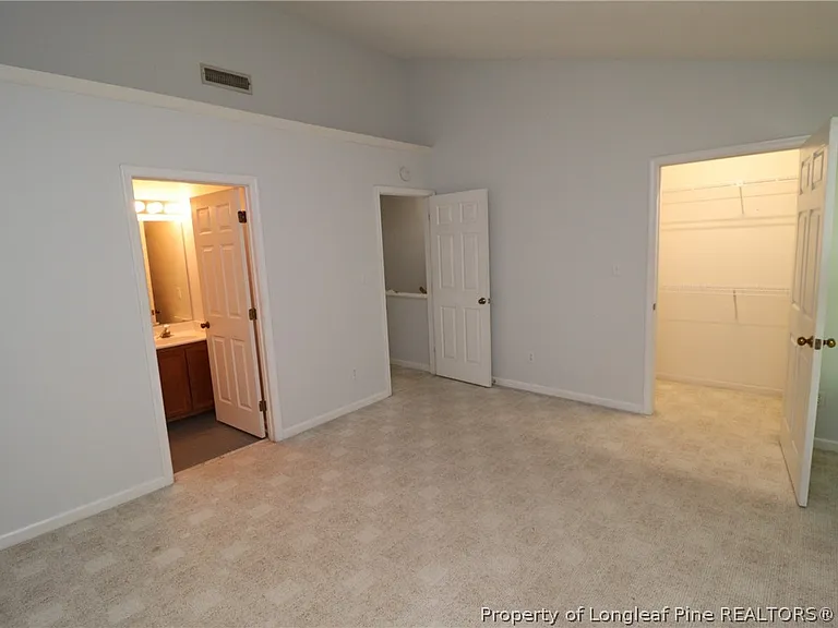 240 Beechtree Dr — Photo 22