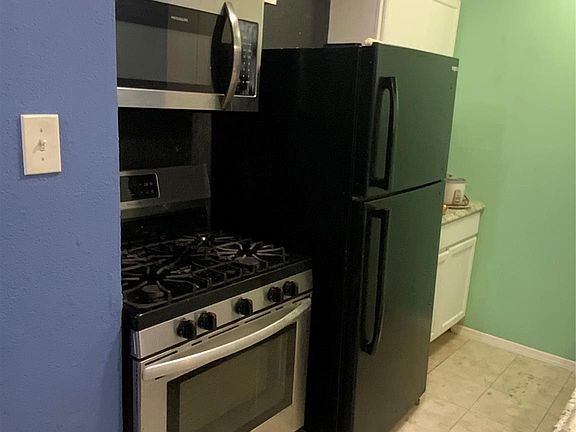 4th image of 16927 Blairwood Dr