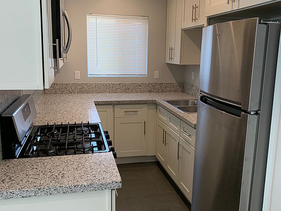 3rd image of 905 E Garfield Ave APT 8