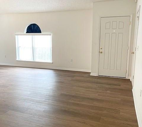 4th image of 5944 Lake Front Dr