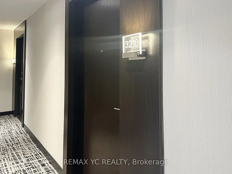 2221 Yonge St #3210 — Photo 2