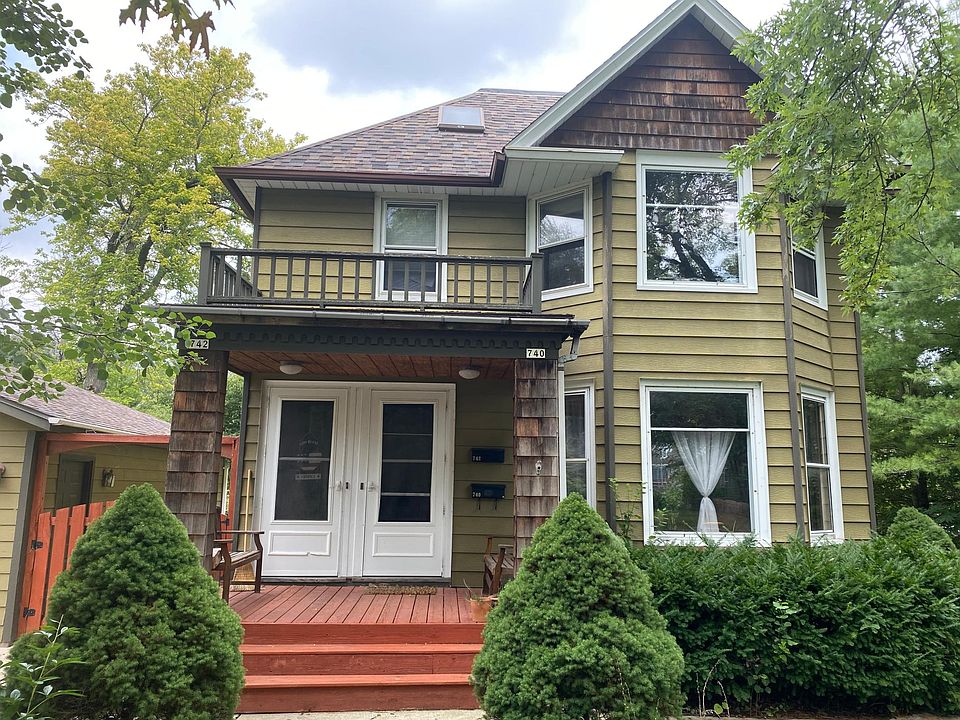 1st image of 742 W Larabee St