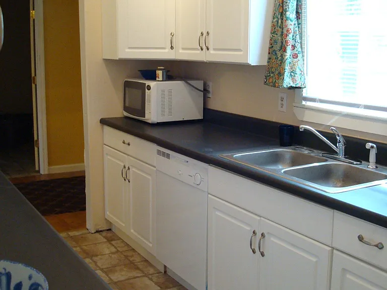 204 S Jordan St — Photo 3