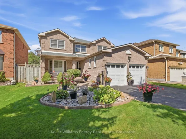 1083 Ridge Valley Dr, Oshawa, ON L1K 2E2