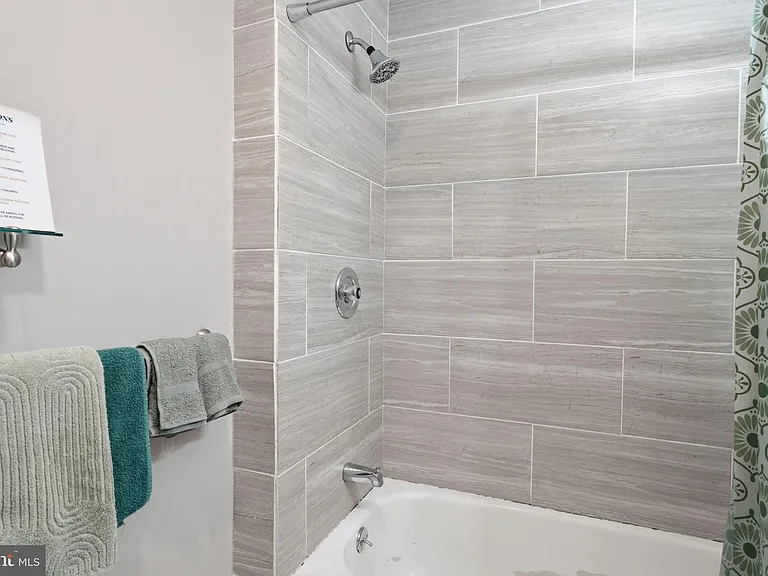 214 Washington St — Photo 24