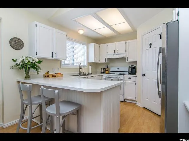 Kitchen - E Chestnut Ridge Dr