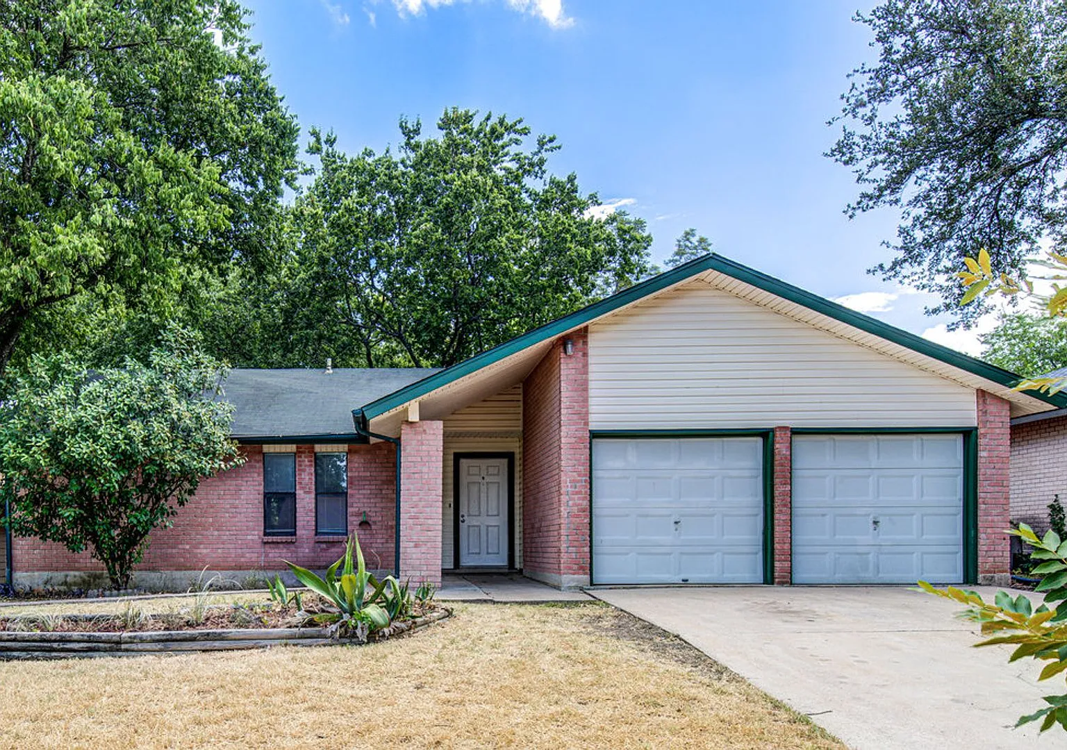 **Two Weeks Free Rent Beautifully Refreshed 3-Bedroom, 2-Bath Home In The Highly Desirable Anders... — Photo 1