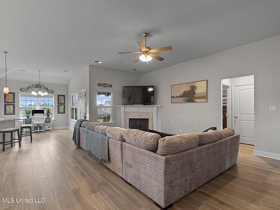 5th image of 3519 Woodcutter Dr