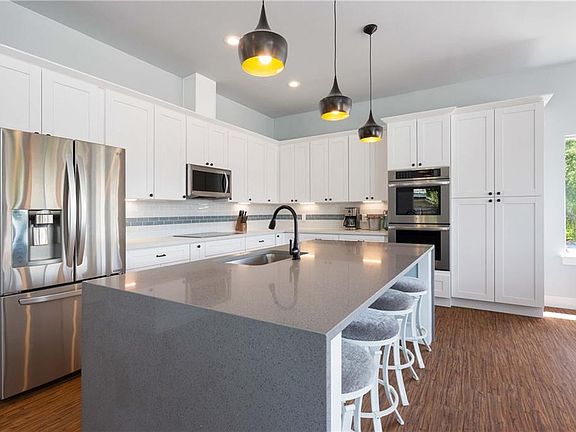 5th image of 411 Robinhood Ln