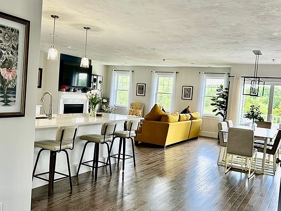 3rd image of 100 Lebaron Blvd #5