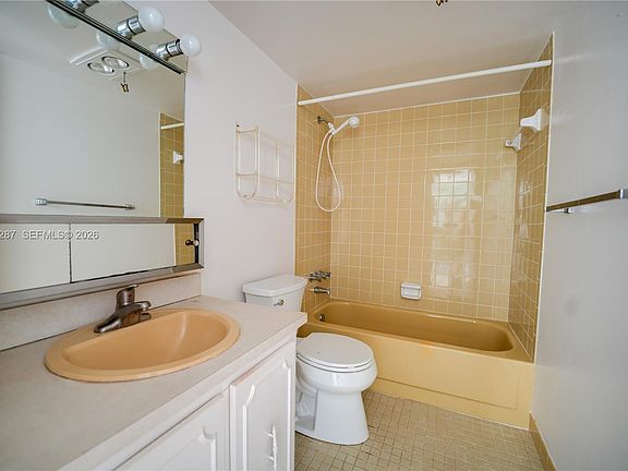 5th image of 1024 SE 3rd Ave APT 102