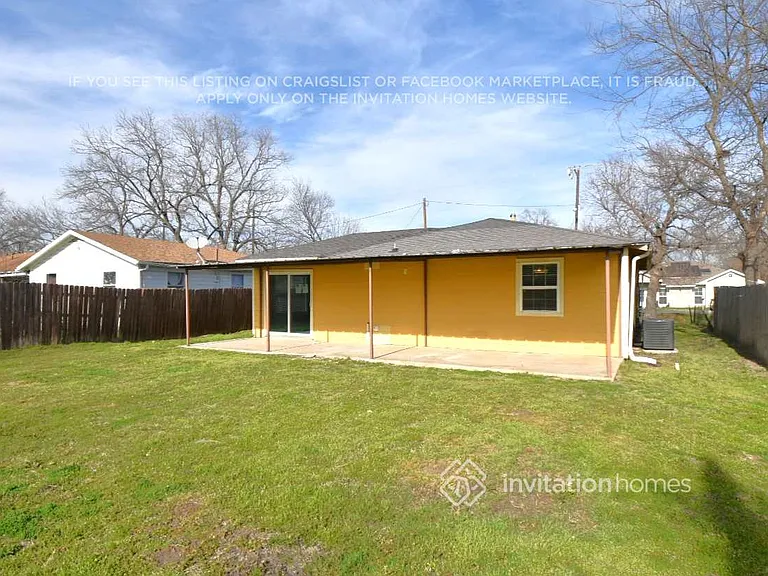 208 Ennis St — Photo 17