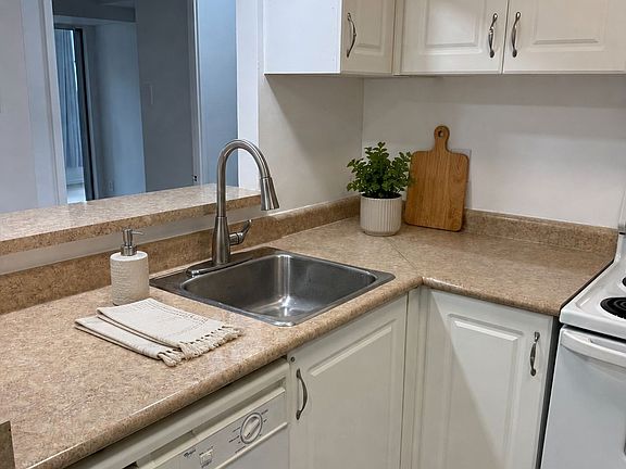 5th image of 92 King St E Unit 806