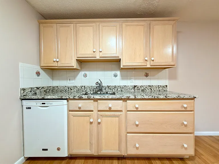 89 Pleasant St #C1 — Photo 10