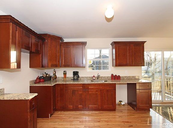 5th image of 10 Quintyne Dr