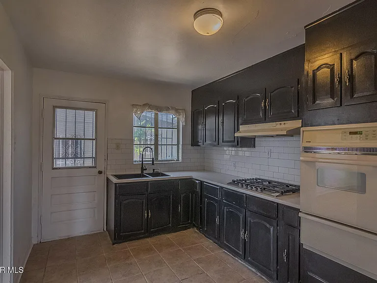 4029 Hueco Ave — Photo 9