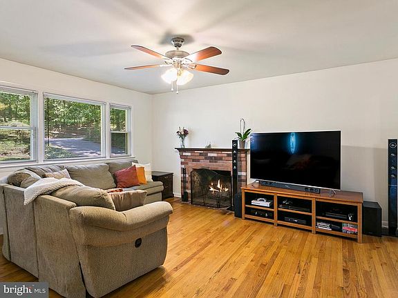 4th image of 2653 Collins Ct