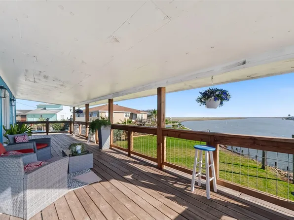 154 Poop Deck Ln, Freeport, TX 77541