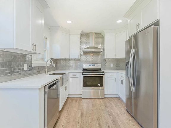 3rd image of 224 Oswego Ave