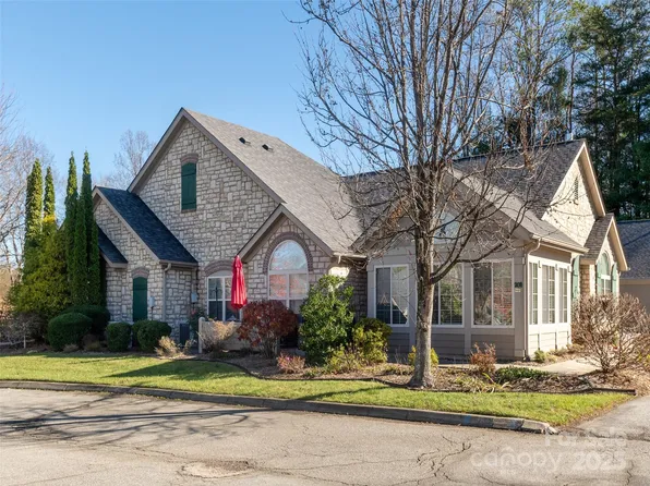 206 Summerfield Pl, Flat Rock, NC 28731