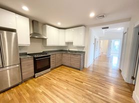 90-92 L St, Boston, MA