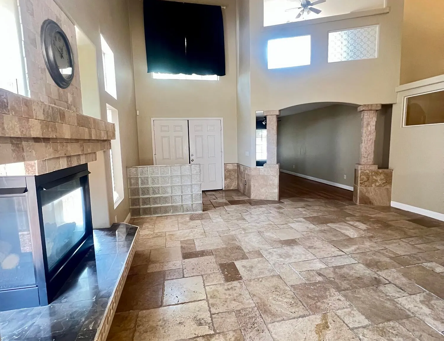 4 bed, 2.5 bath, 2645 sqft, $2,400 — Photo 4