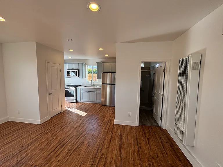 6210 Winona Ave — Photo 8