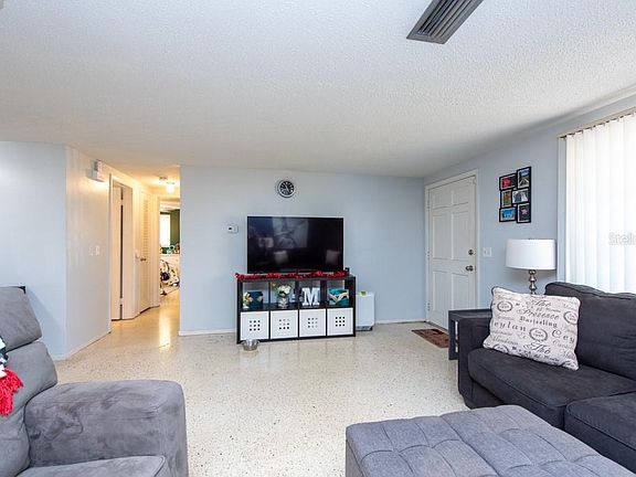 5th image of 7203 Country Club Dr