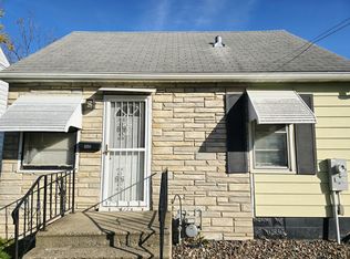 608 12th St NE, Austin, MN 55912