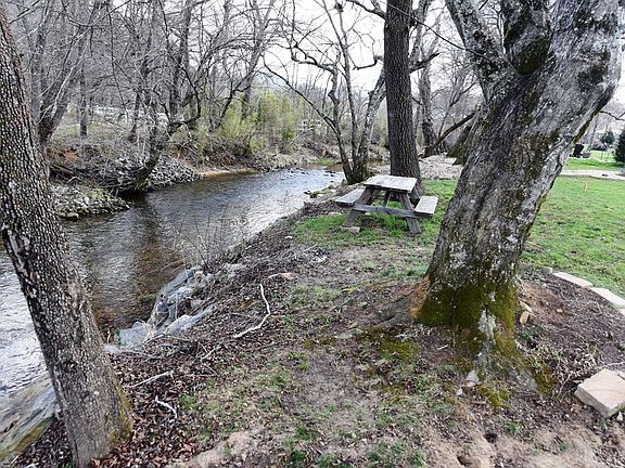 4th image of 435 Golden Nugget Rd