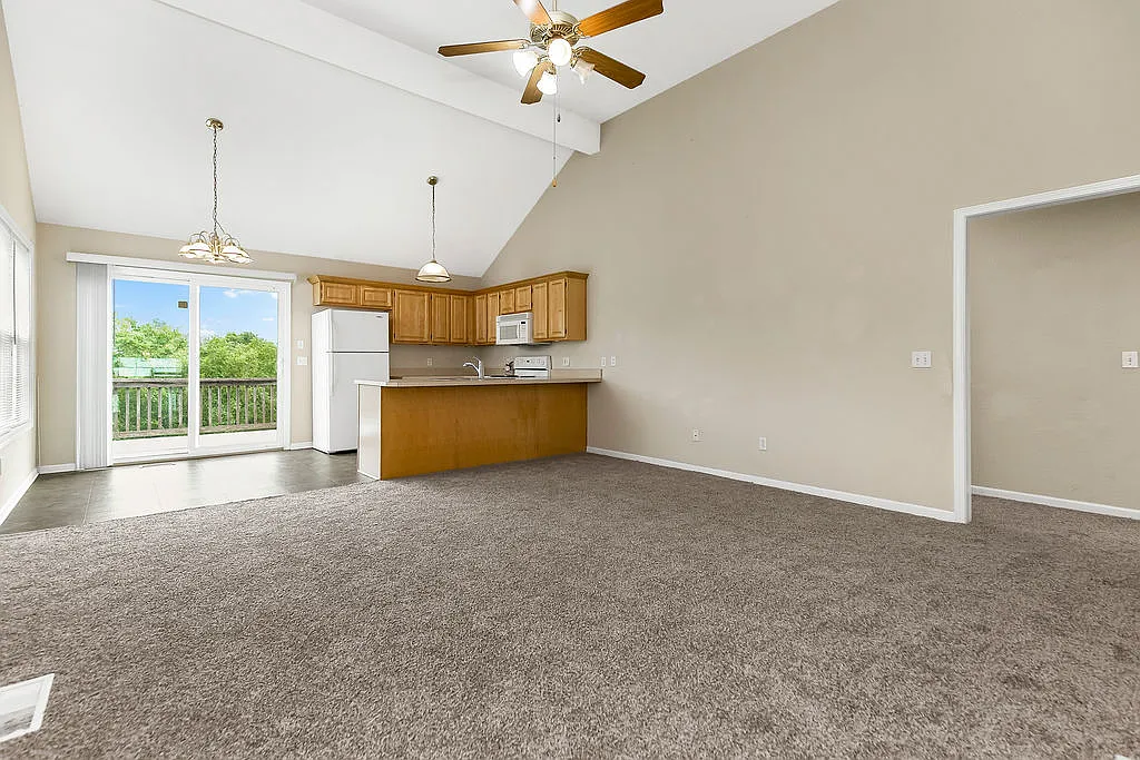2 bed, 984 sqft, $1,800 — Photo 4