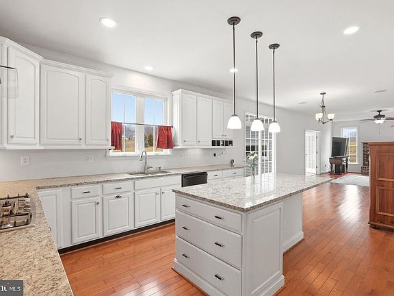 5th image of 14957 Ingalls Ct
