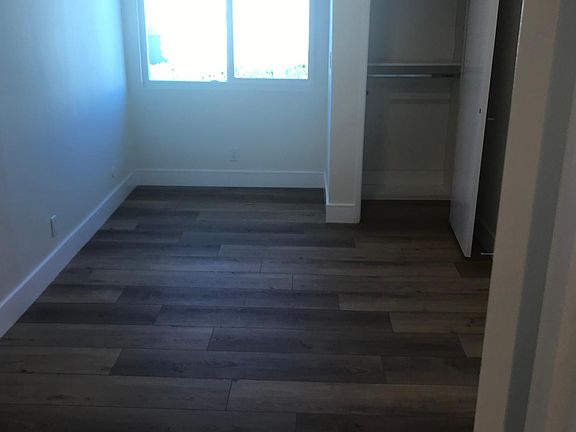 3rd image of 13160 Victory Blvd APT 102
