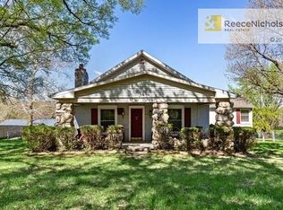 710 N Dickinson Rd, Independence, MO 64050