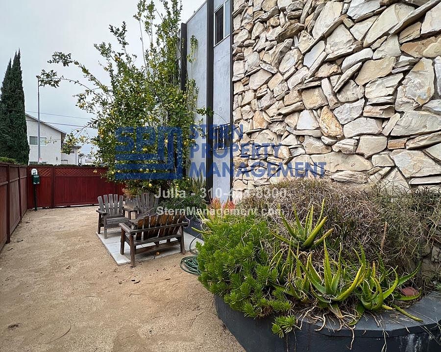 1st image of 1010 N Wilton Pl APT 3