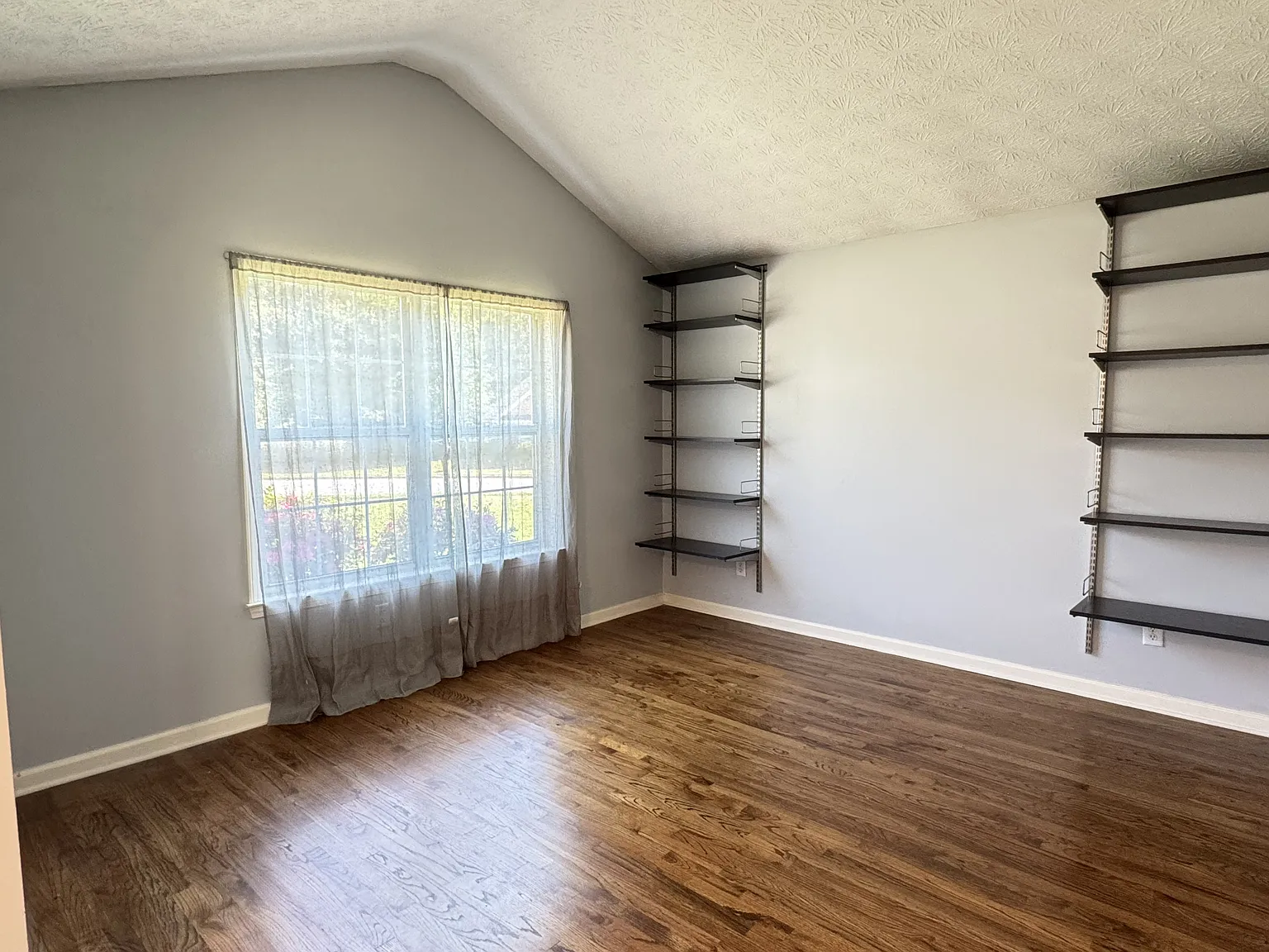 3 bed, 2001 sqft, $2,350 — Photo 4
