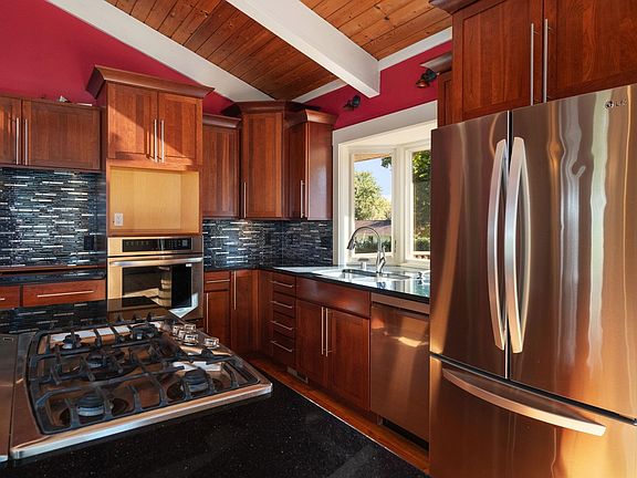 3rd image of 100 Valley View Ct