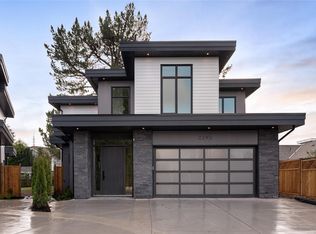 2293 Adela Pl, Sidney, BC V8L 1R1