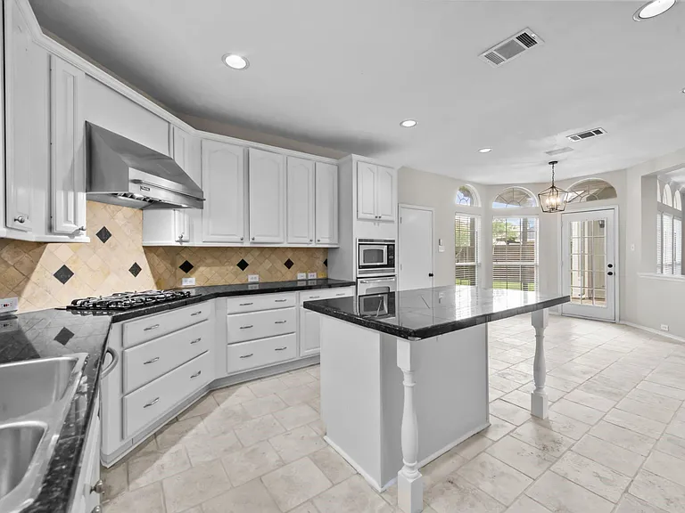 2421 Kittyhawk Dr — Photo 12