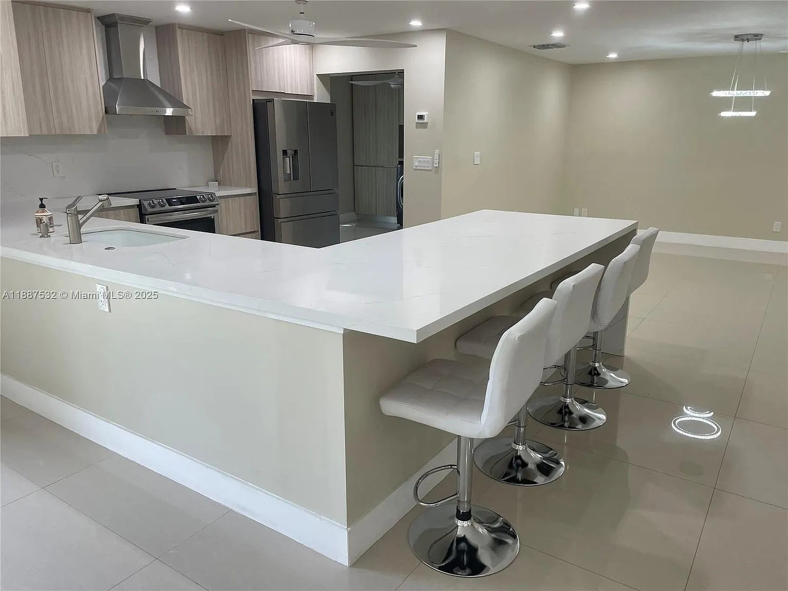 3 bed, 1700 sqft, $4,000 — Photo 2
