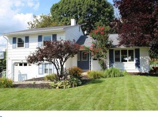 137 Brentwood Dr, Willow Grove, PA 19090