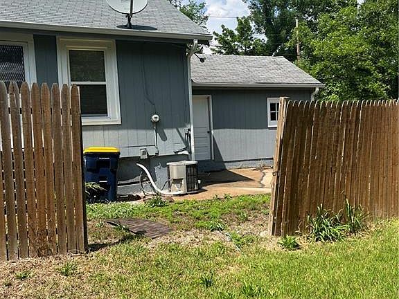 4th image of 4501 Spruce Ave