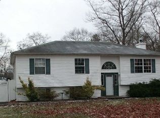 14 Logan Pl, Mastic, NY 11950