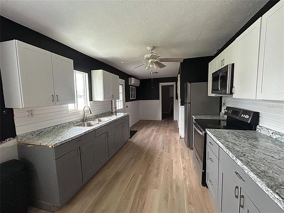 4th image of 650 9TH STREET NE