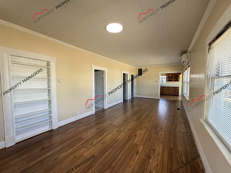 927 Marion St — Photo 6