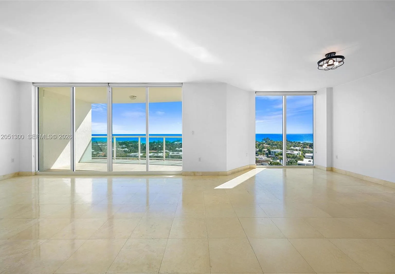 Hamptons South Condo — Photo 2