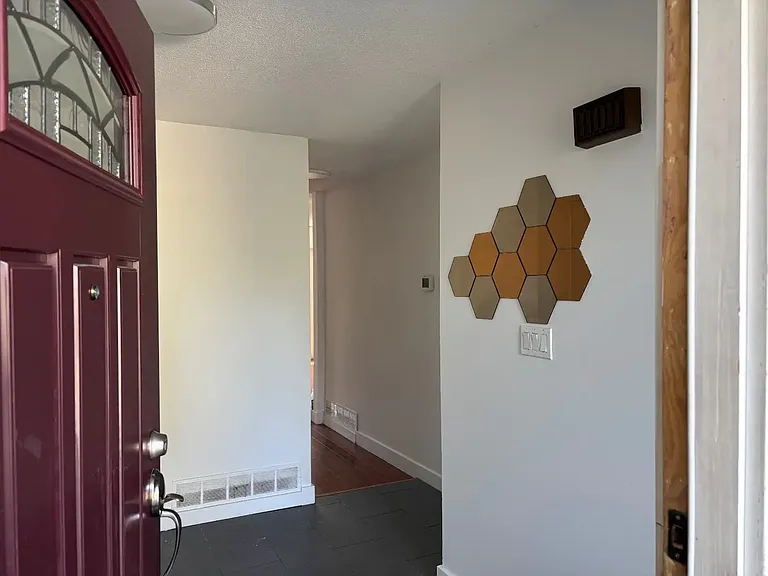 612 Godwin Ct #6 — Photo 9