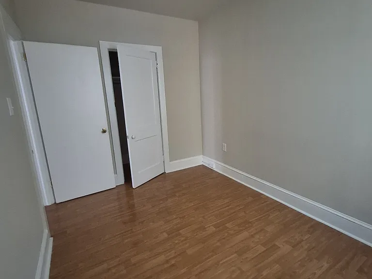 Kings Manor Apartments — Photo 17